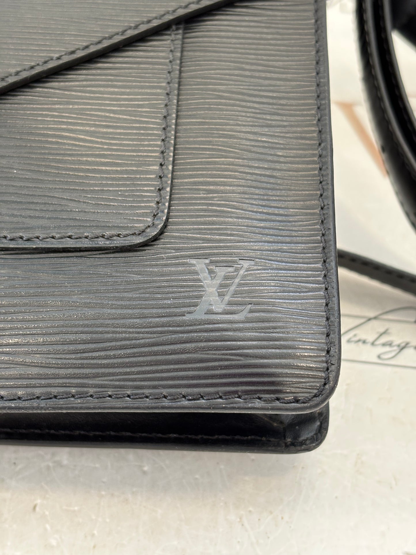 017133 - Louis Vuitton Epi Biface
