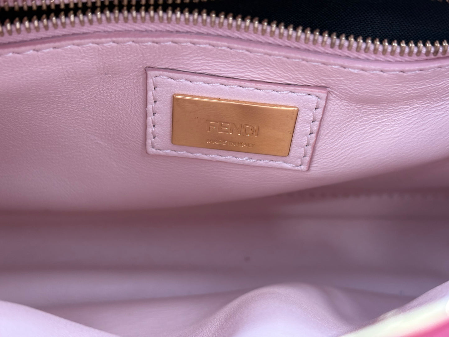383955 - Fendi Peekaboo