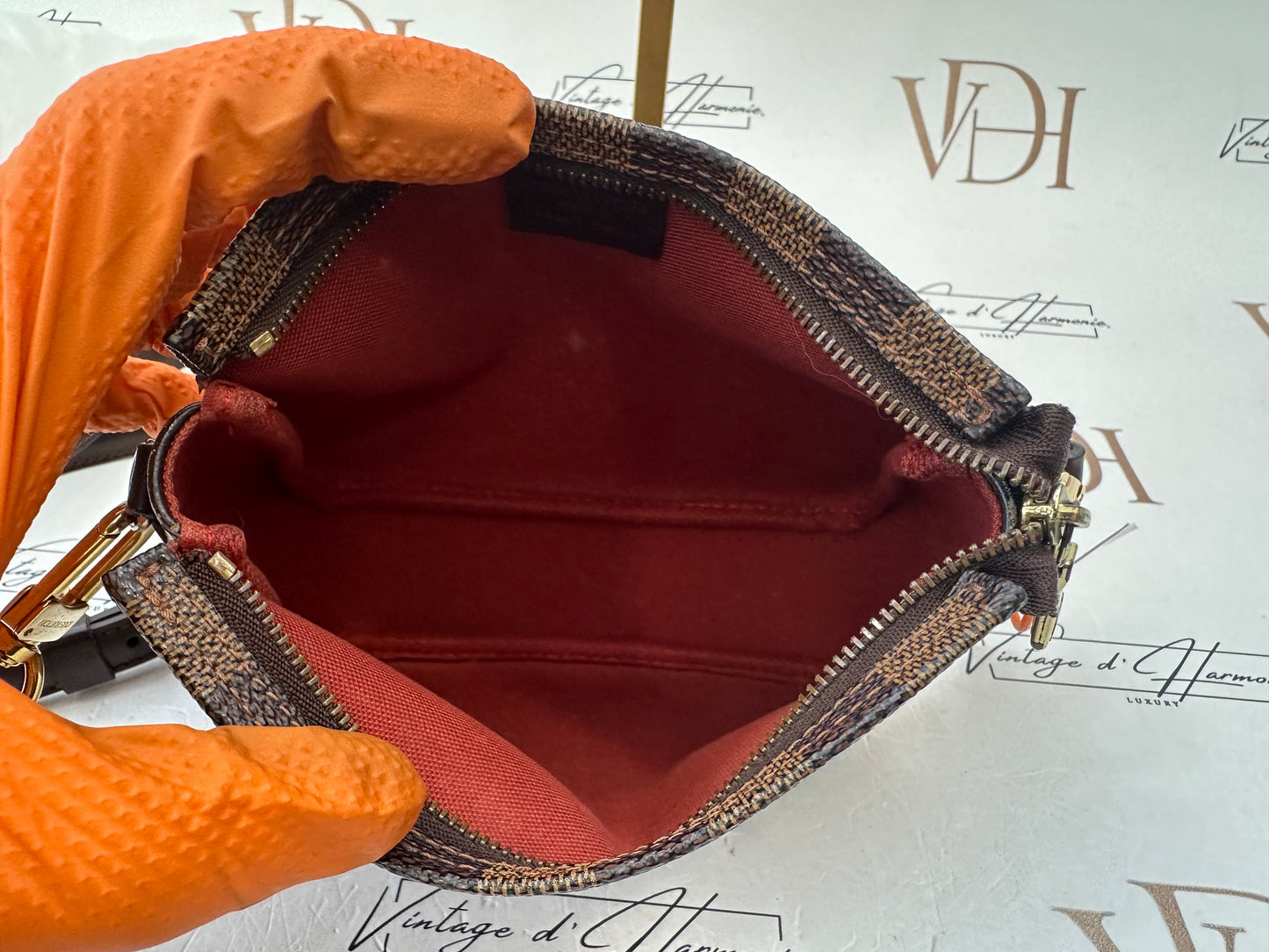 017849 - Louis Vuitton Damier Trousse Makeup