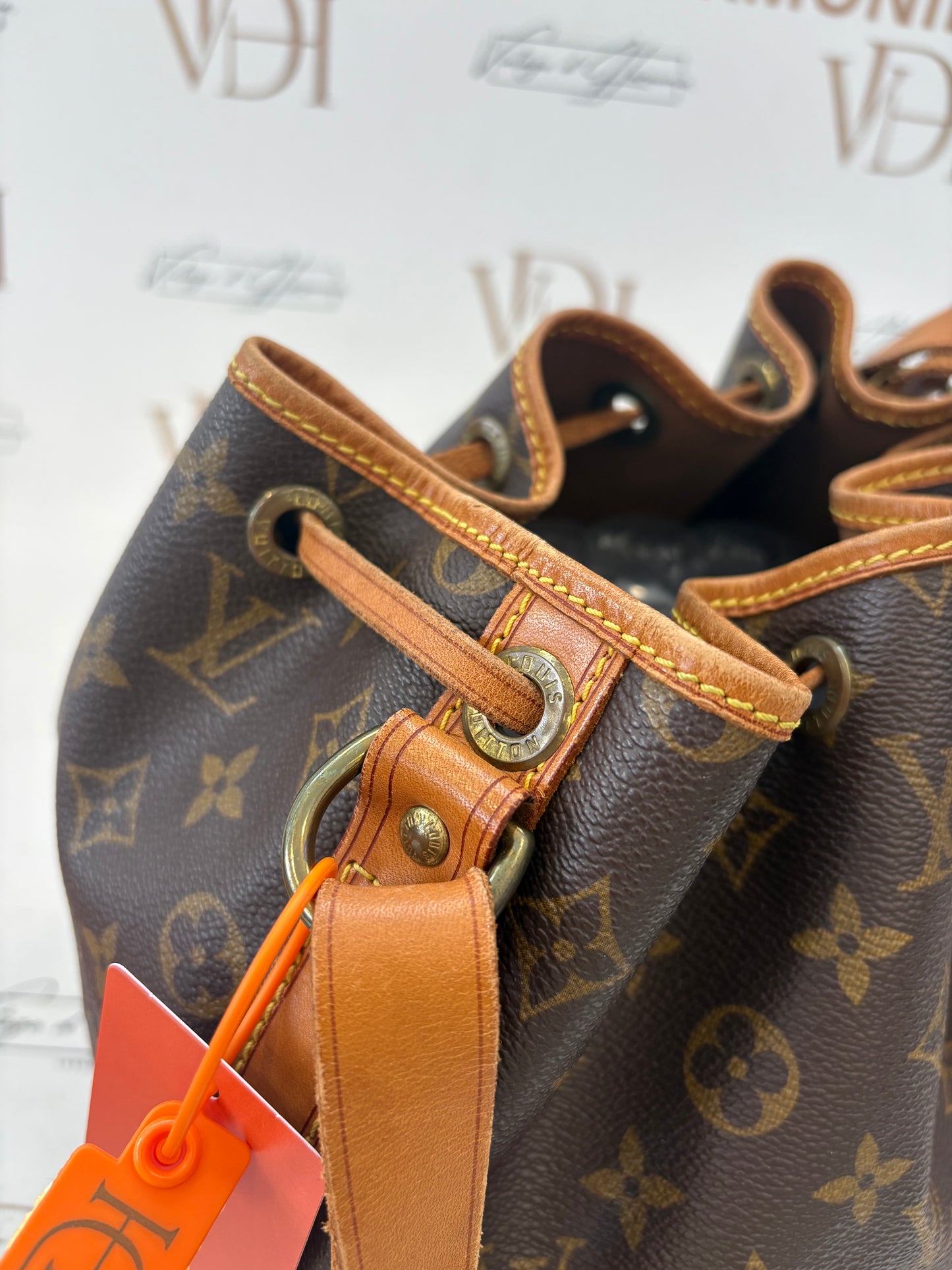 018524 - Louis Vuitton Petite Noé