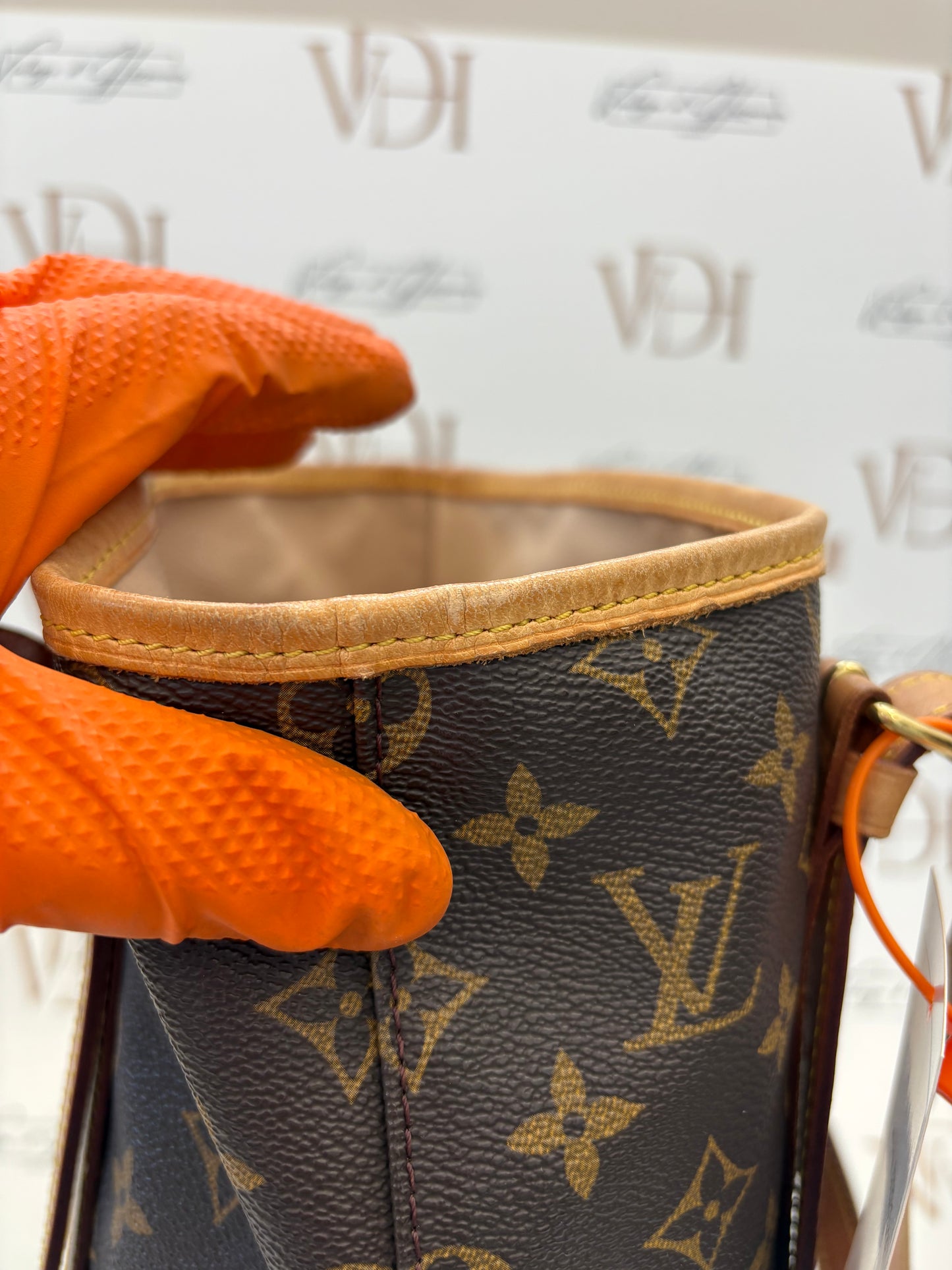 018885 - Louis Vuitton Bucket GM