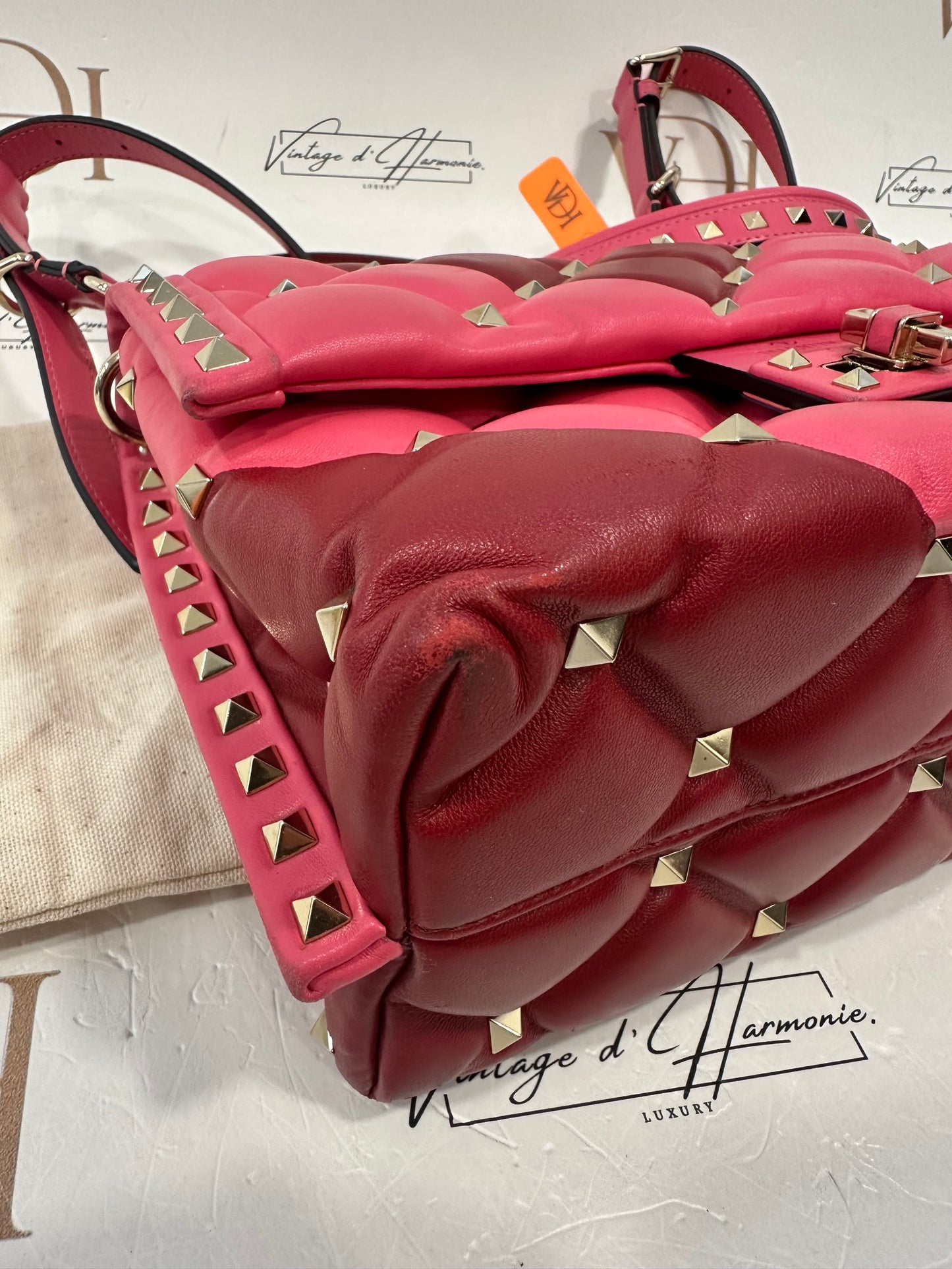 382940 - Valentino Candystud