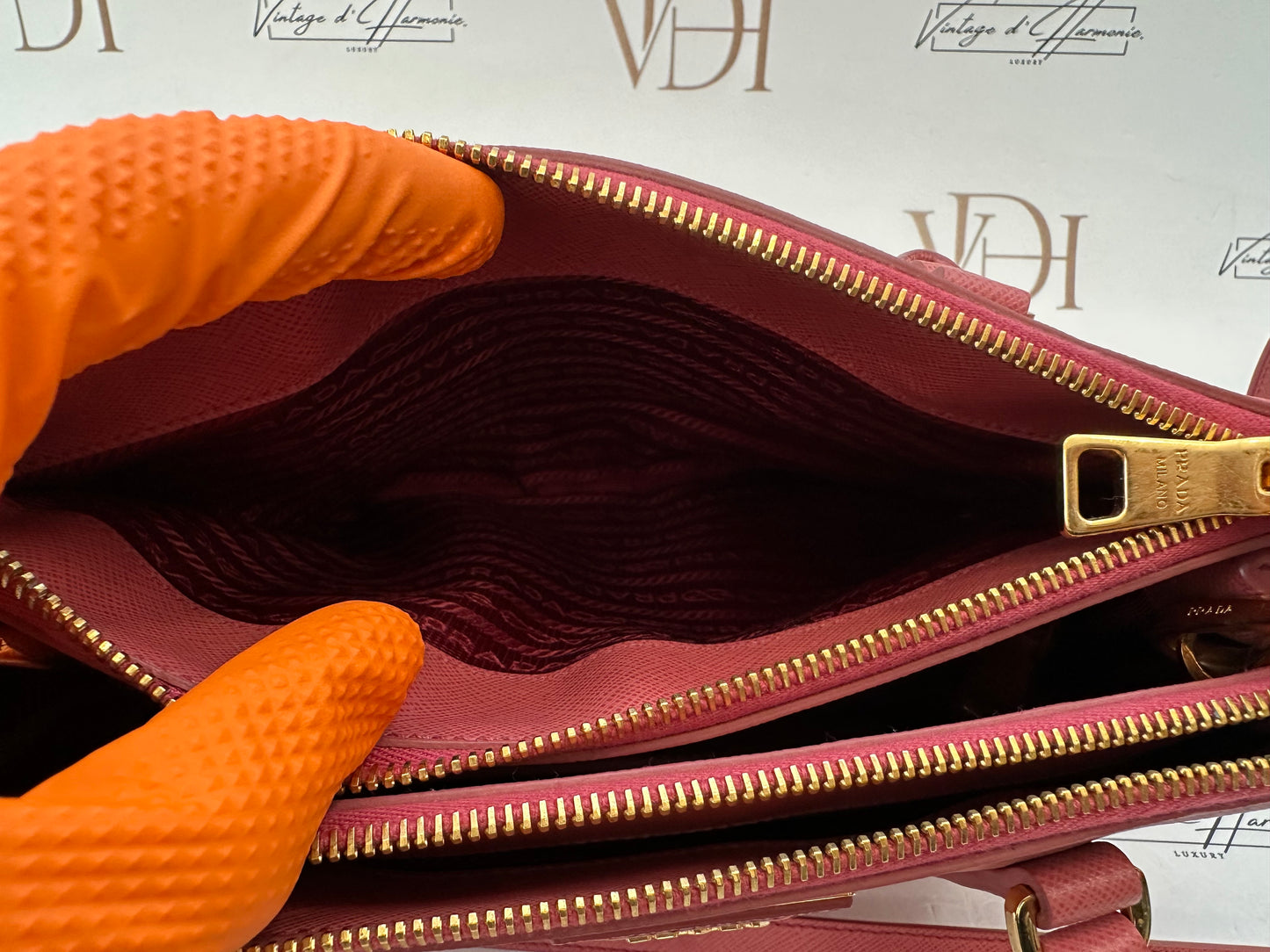 382950 - Prada Galleria