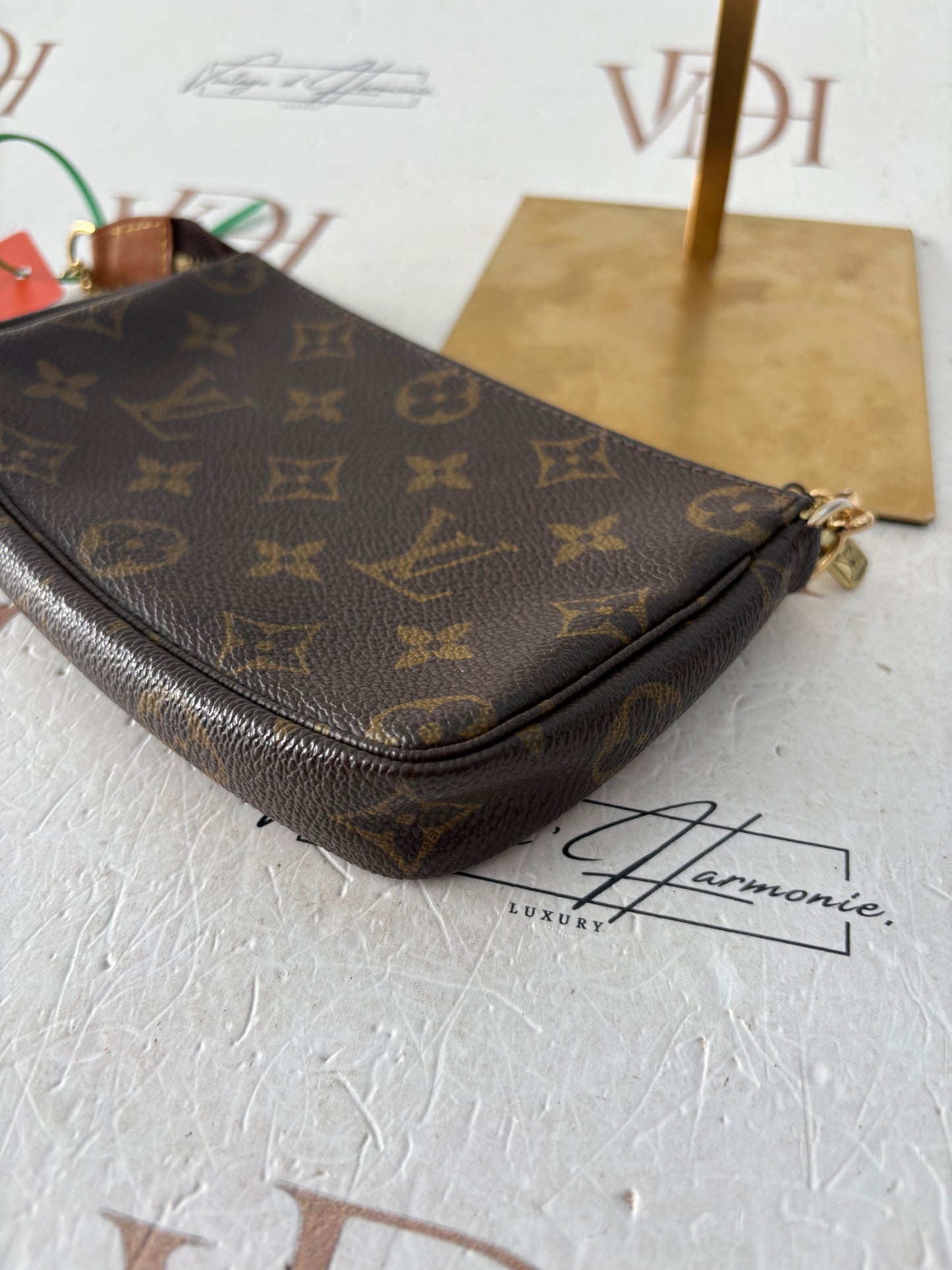 017115 - Louis Vuitton Bucket Attached