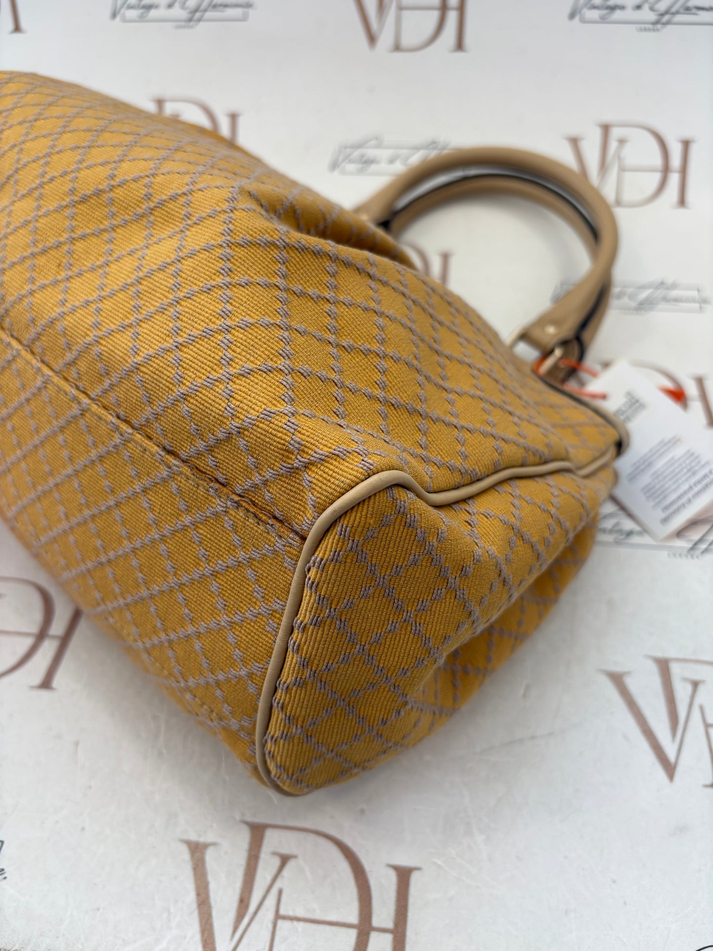 018163 - Gucci Beige Sukey