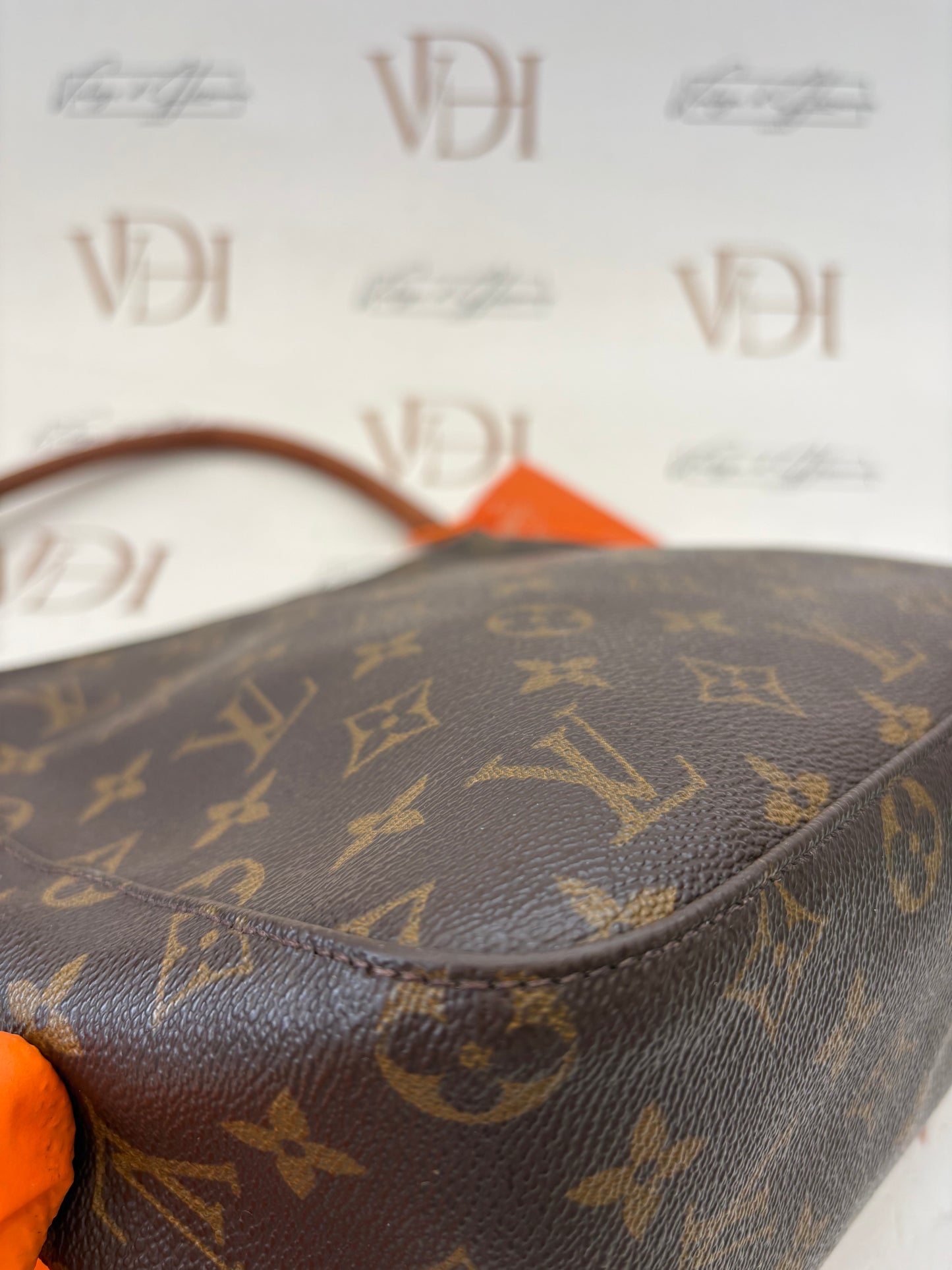 018130 - Louis Vuitton Looping MM