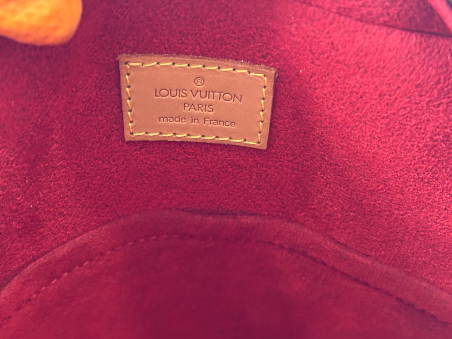 016930 - Louis Vuitton Excentricite