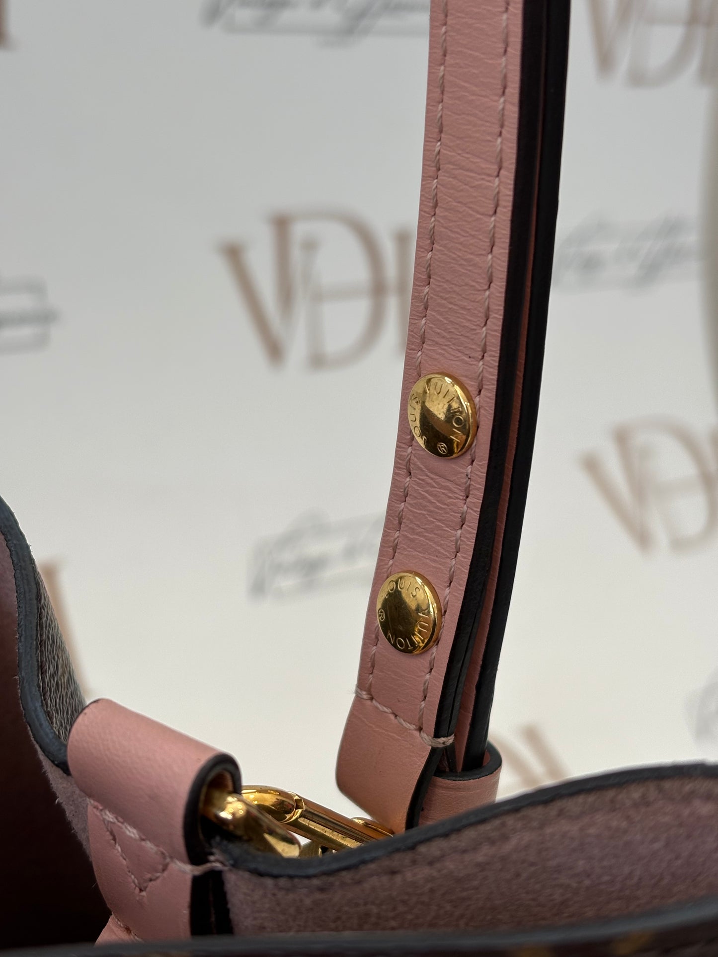 384130 - Louis Vuitton Neo Noe