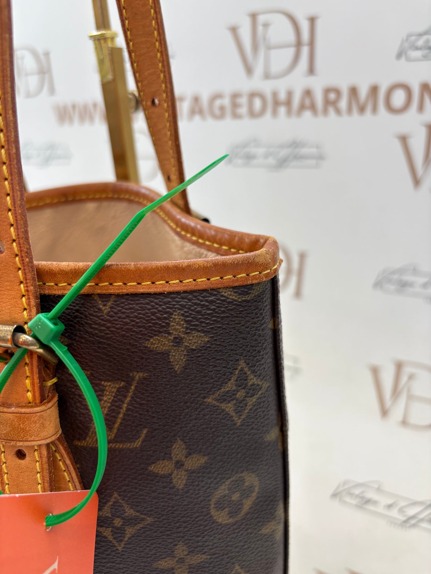 017094 - Louis Vuitton Bucket PM