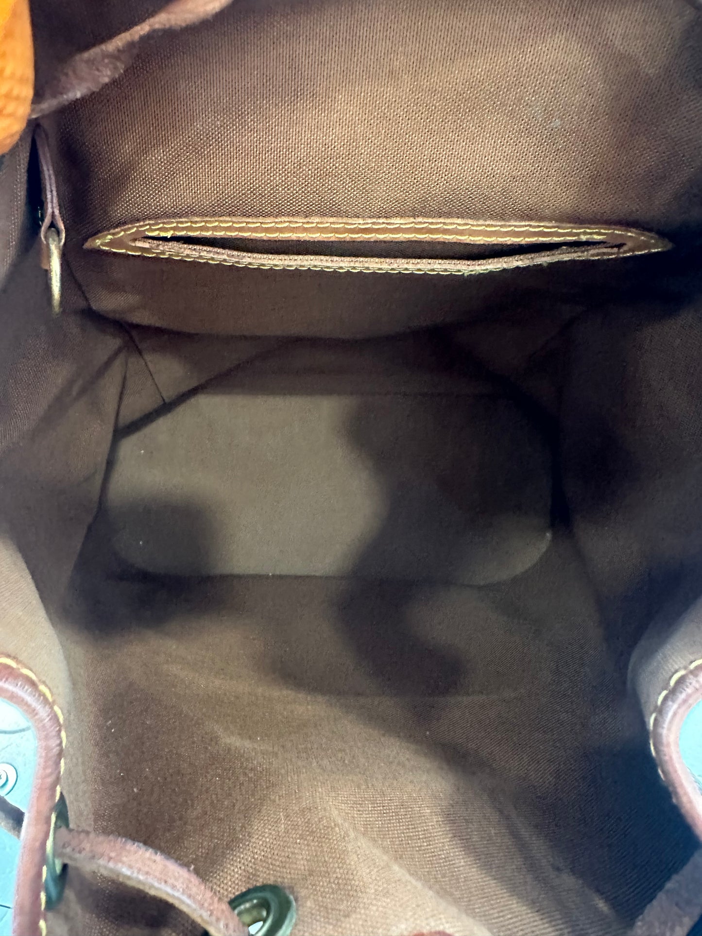 017812 - Louis Vuitton Montsouris MM