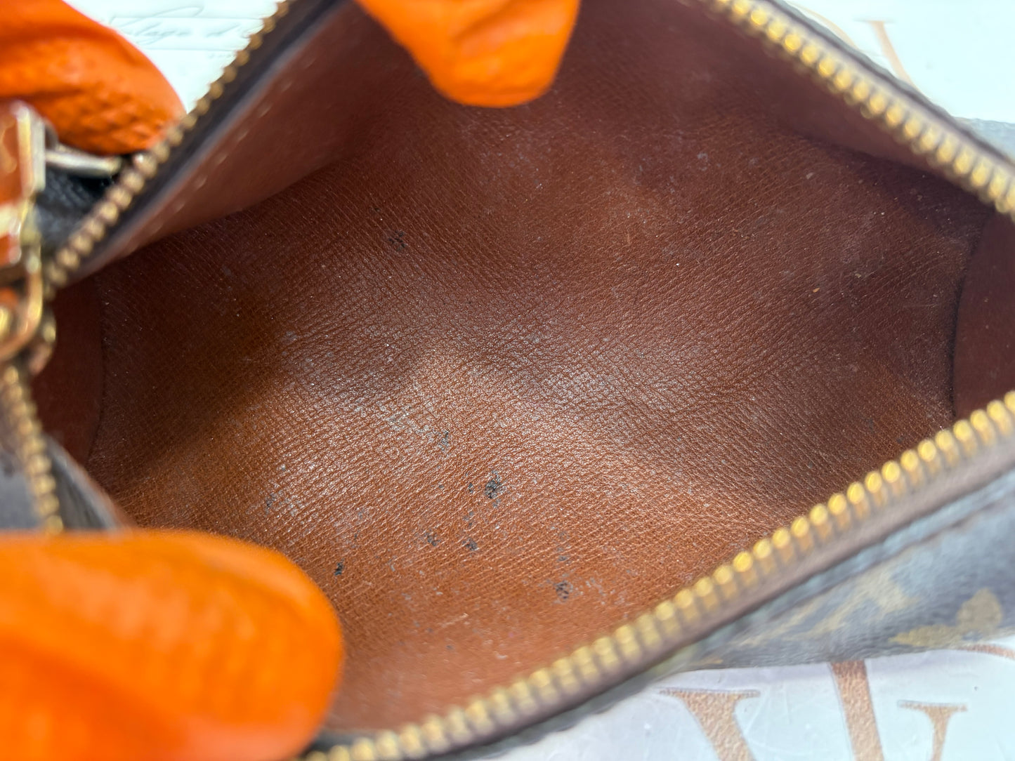 018324 - Louis Vuitton Papillon 30