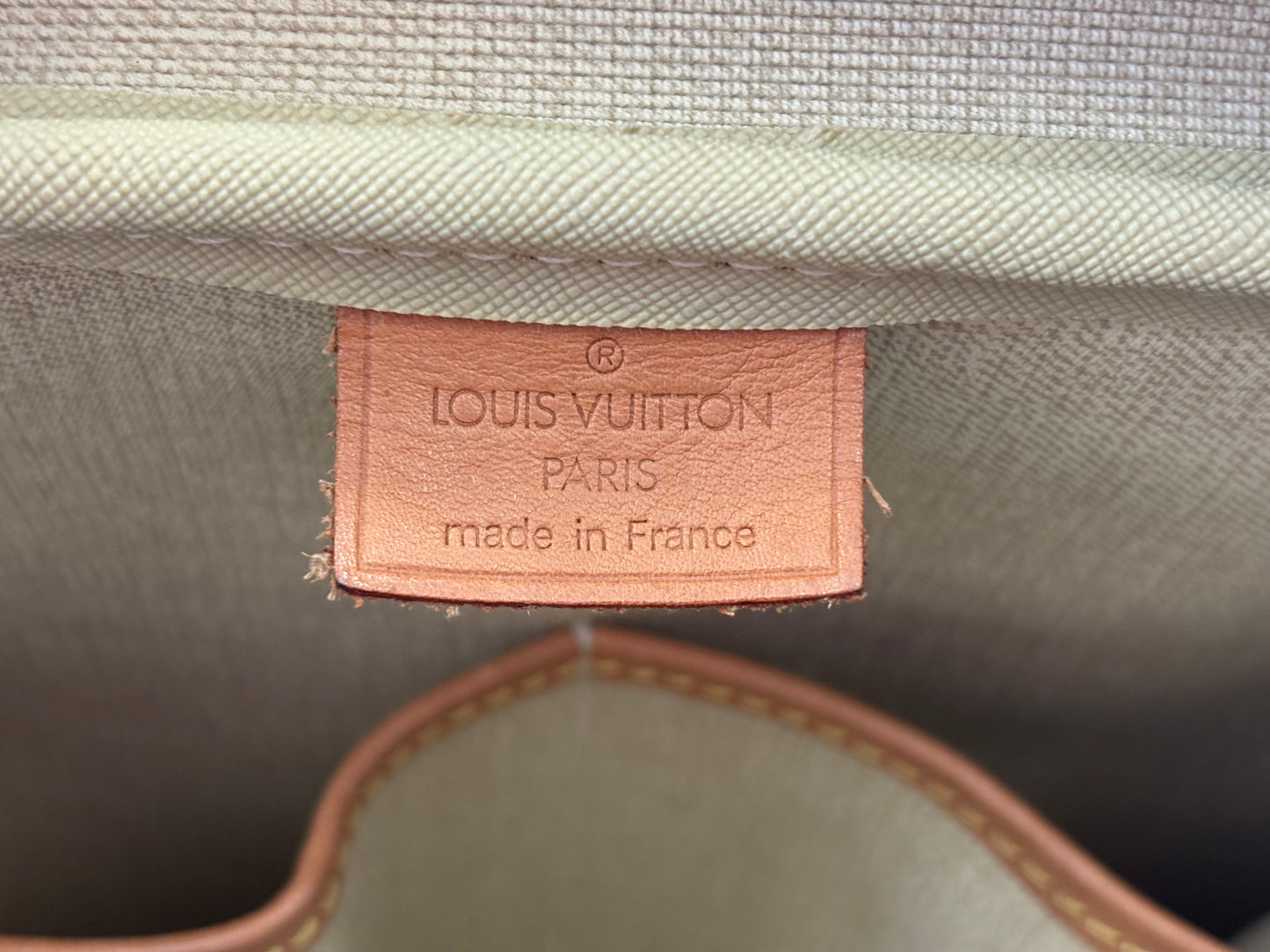 018318 - Louis Vuitton Deauville