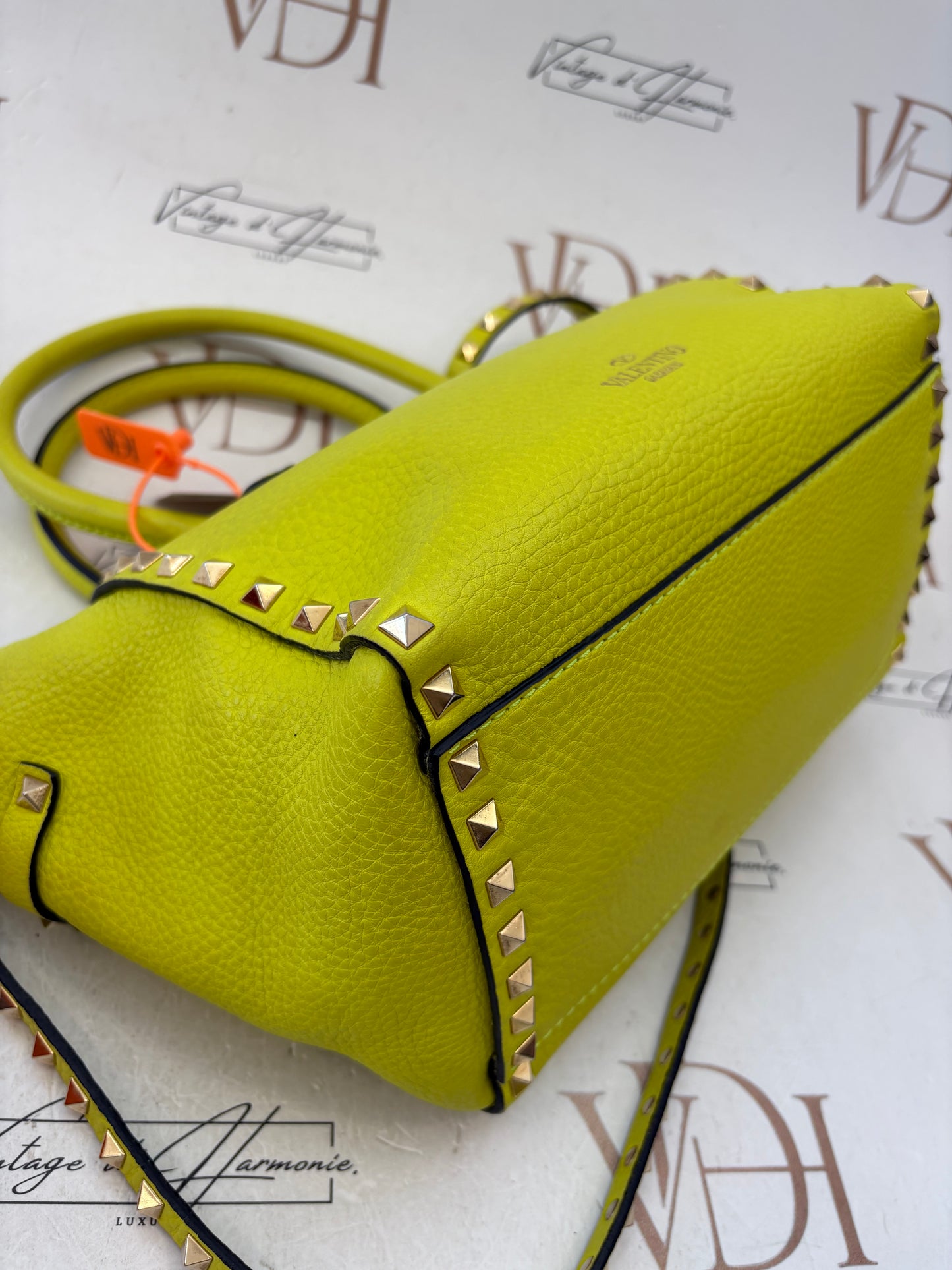 201119 - Valentino Rockstud