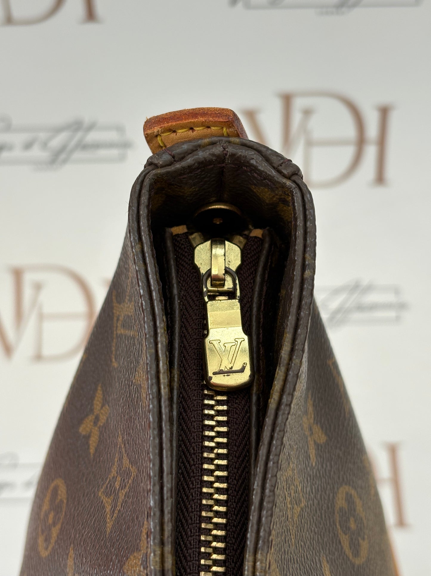 018100 - Louis Vuitton Looping GM