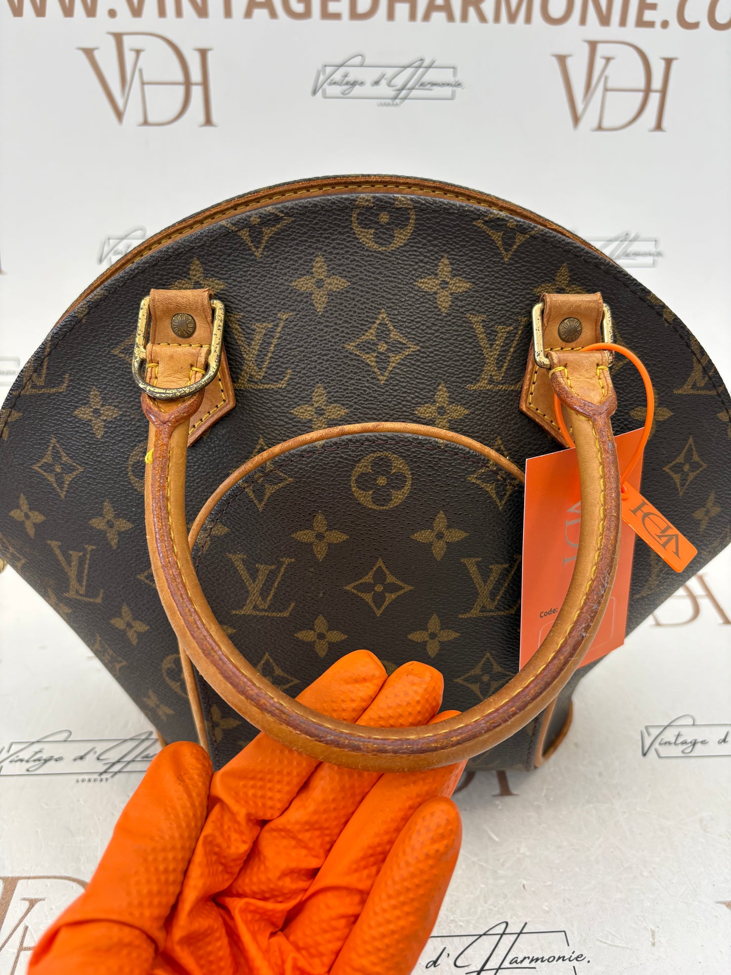 018054 - Louis Vuitton Ellipse
