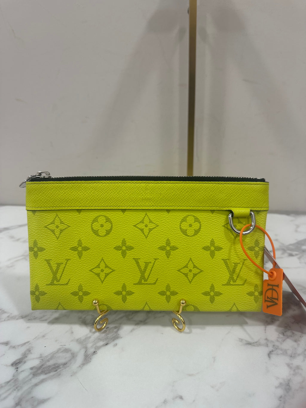 Louis Vuitton Discovery Pochette Fluo