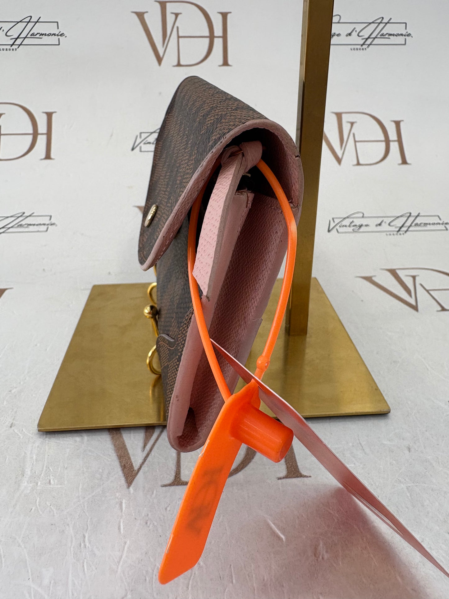 383384 - Louis Vuitton Caissa Wallet