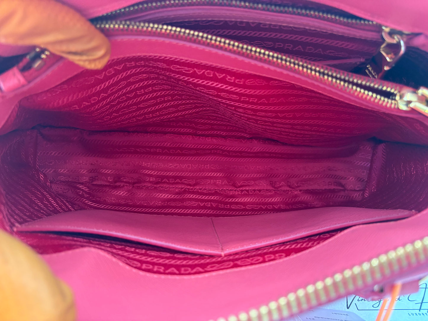 383681 - Prada Promenade
