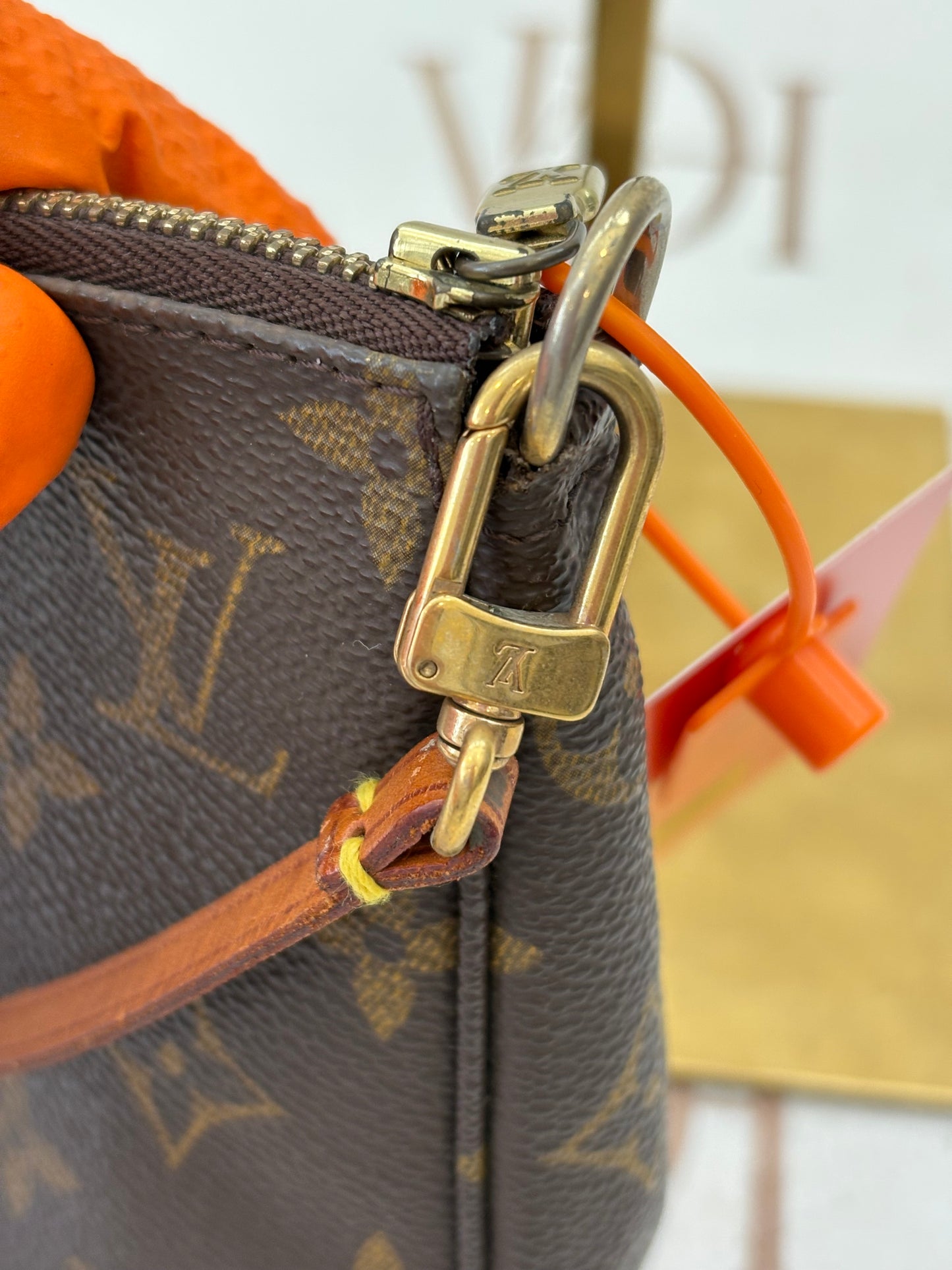 018381 - Louis Vuitton Pochette Accessoires