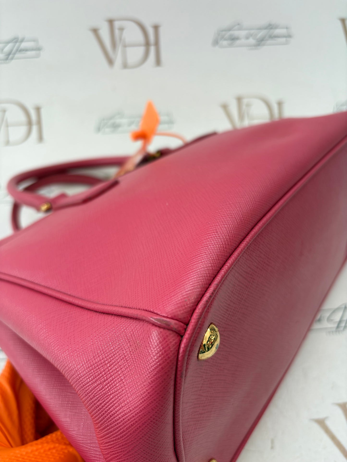 200888 - Prada Galleria