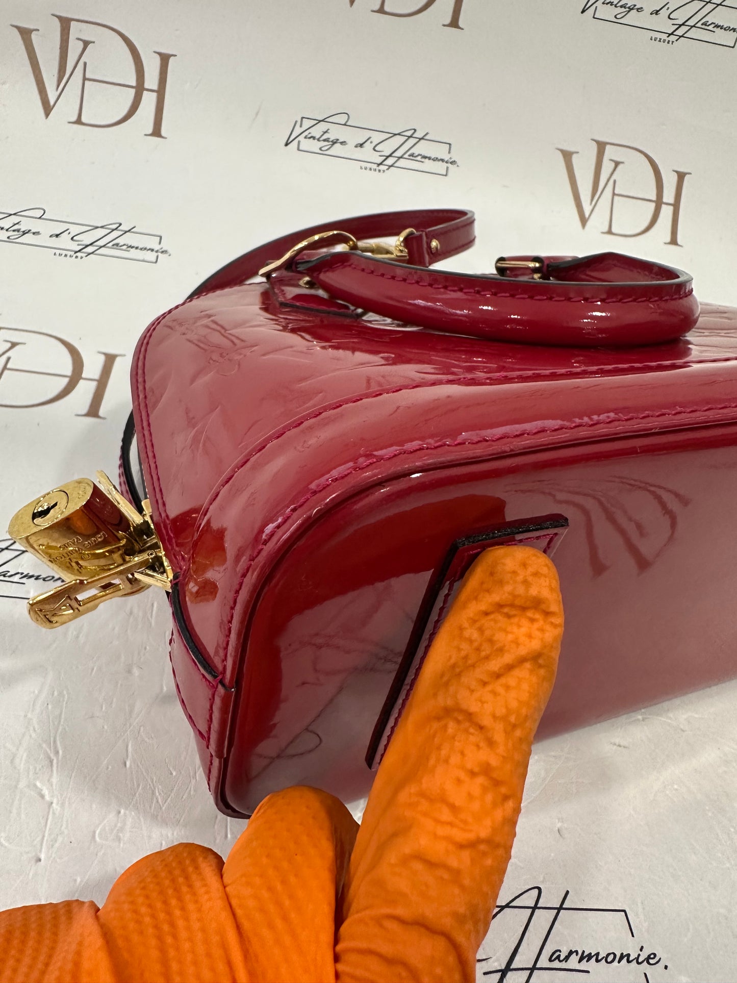 382849 - Louis Vuitton Alma BB Vernis