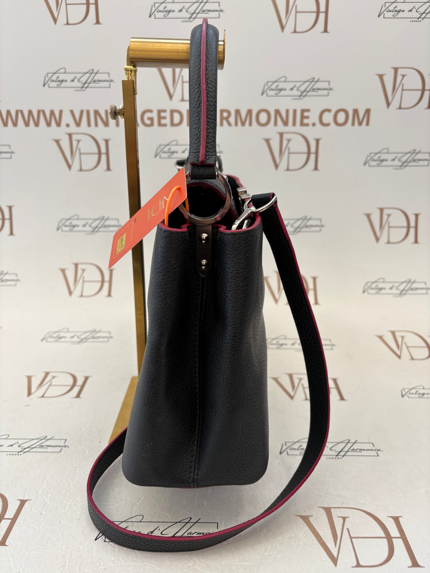 383111 - Louis Vuitton Capucines
