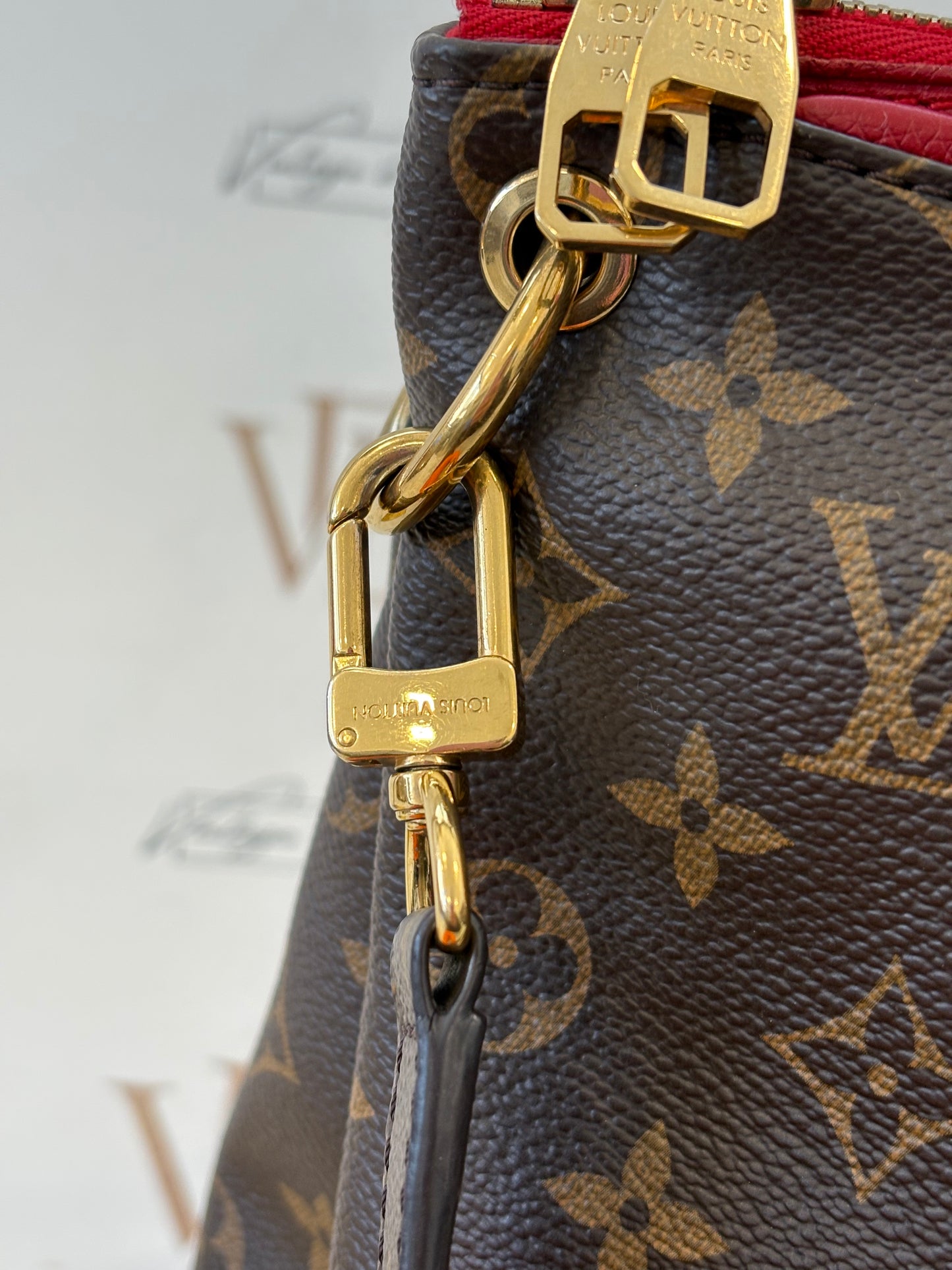 383699 - Louis Vuitton Pallas