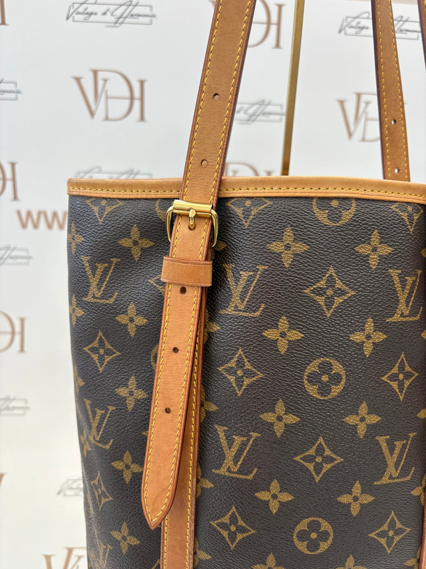 018885 - Louis Vuitton Bucket GM