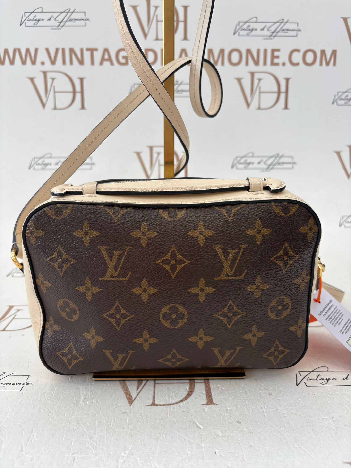 018540 - Louis Vuitton Cream Saintonge