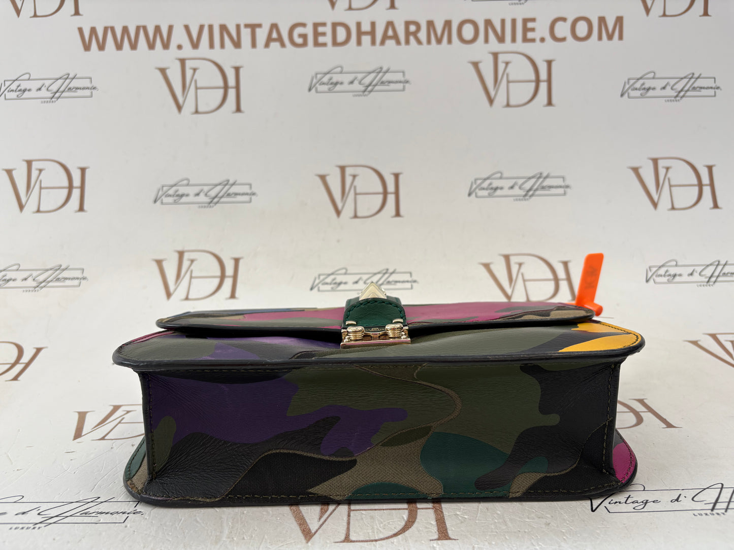 201268 - Valentino Glam Lock