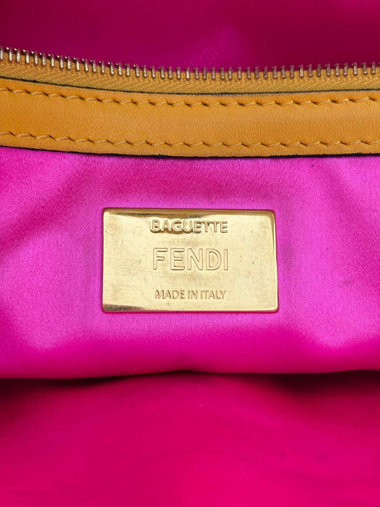 383618 - Fendi Baguette