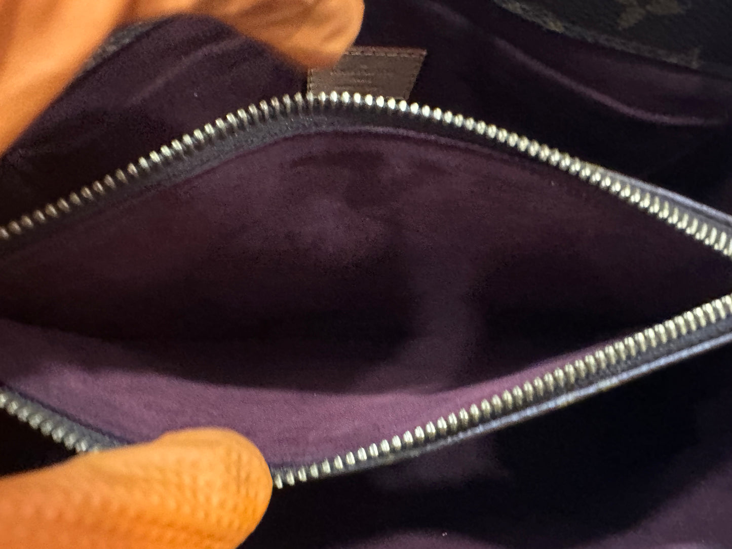 382825 - Louis Vuitton Montaigne