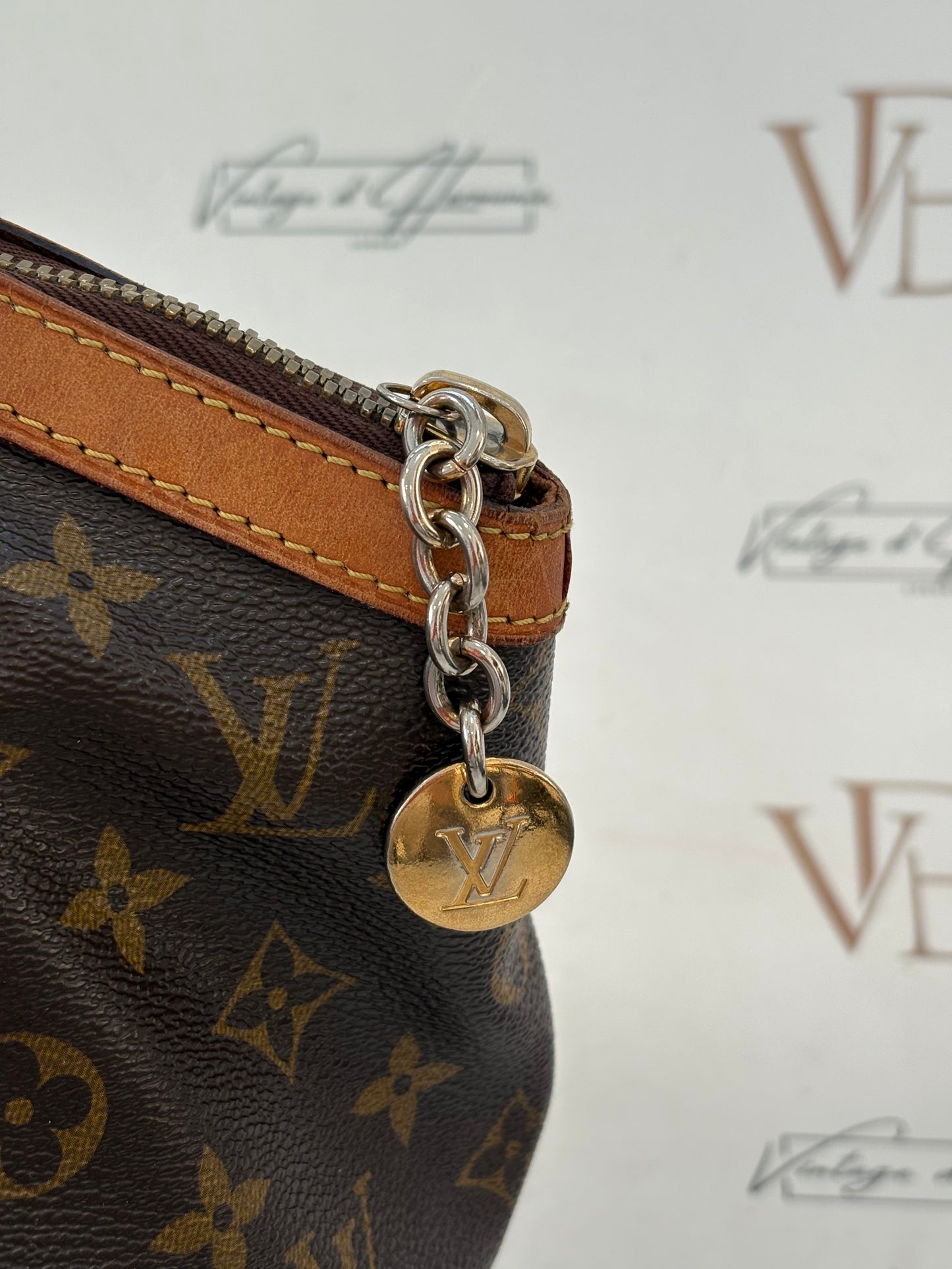 201661 - Louis Vuitton Tivoli