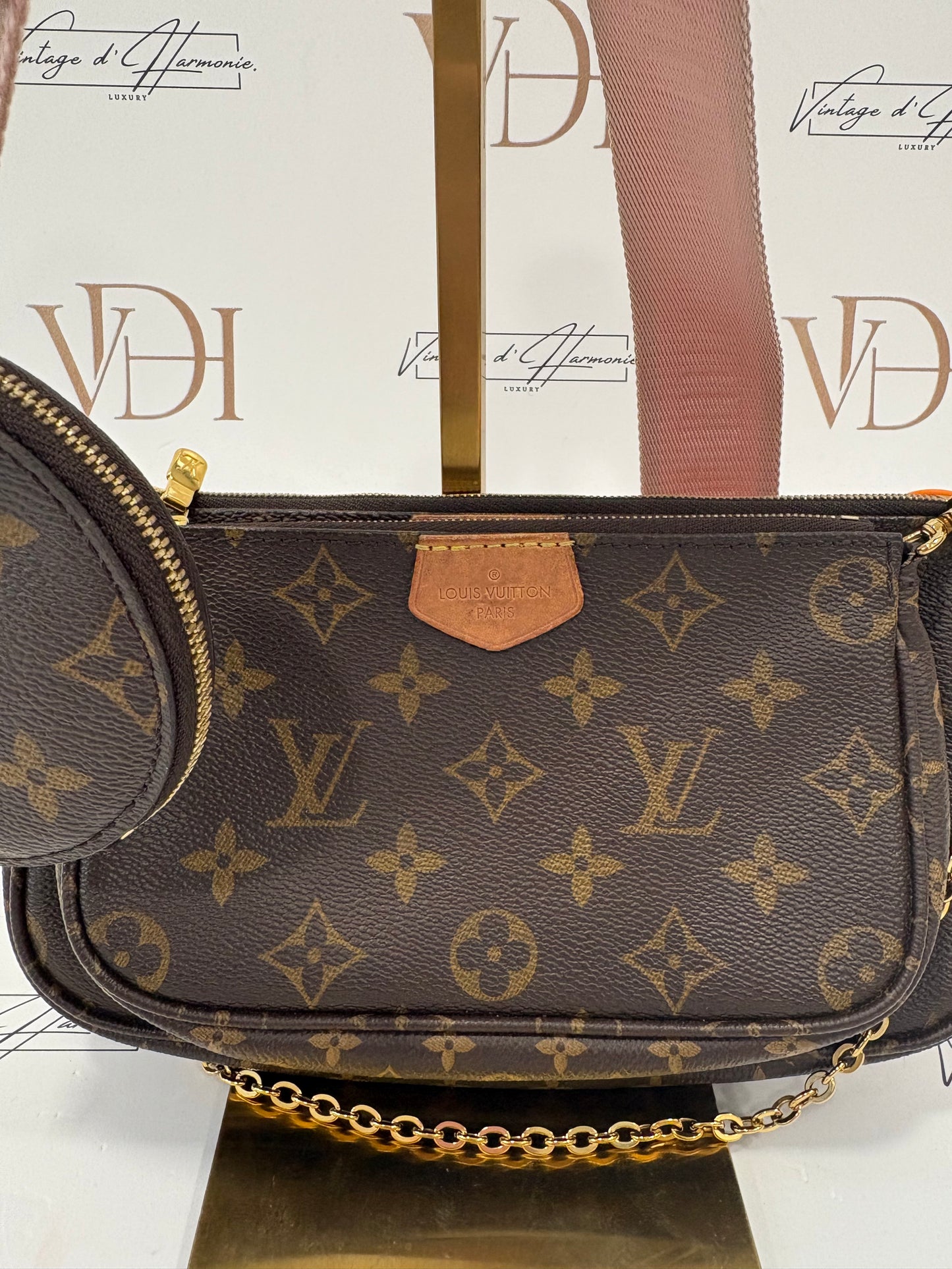 383332- Louis Vuitton Multi Pochette