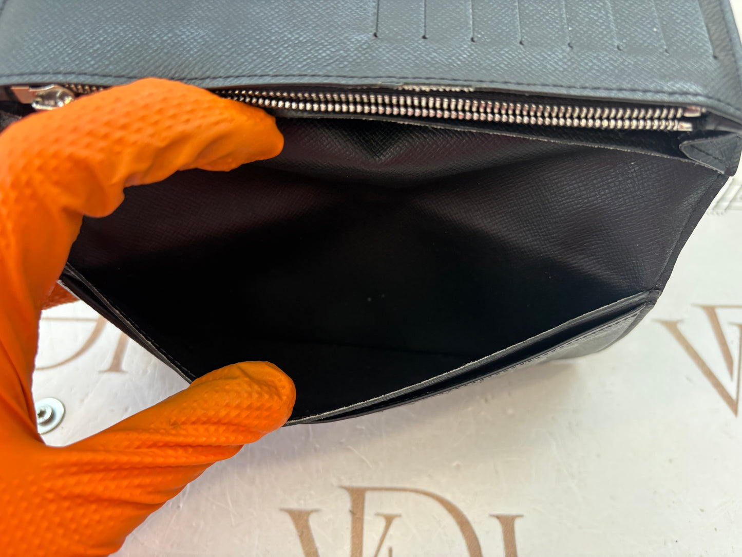 017068 - Louis Vuitton Wallet