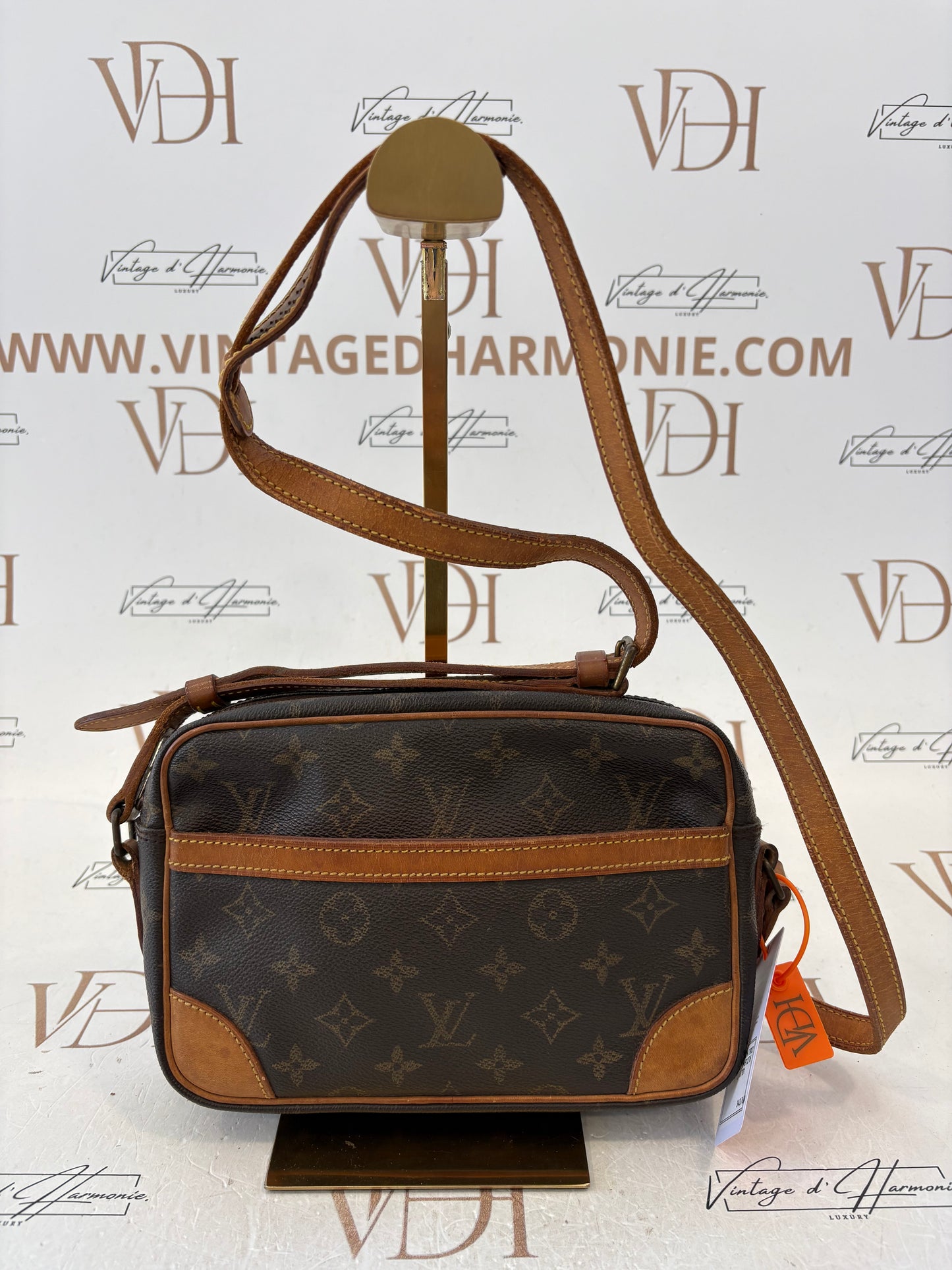 018289 - Louis Vuitton Trocadero 24