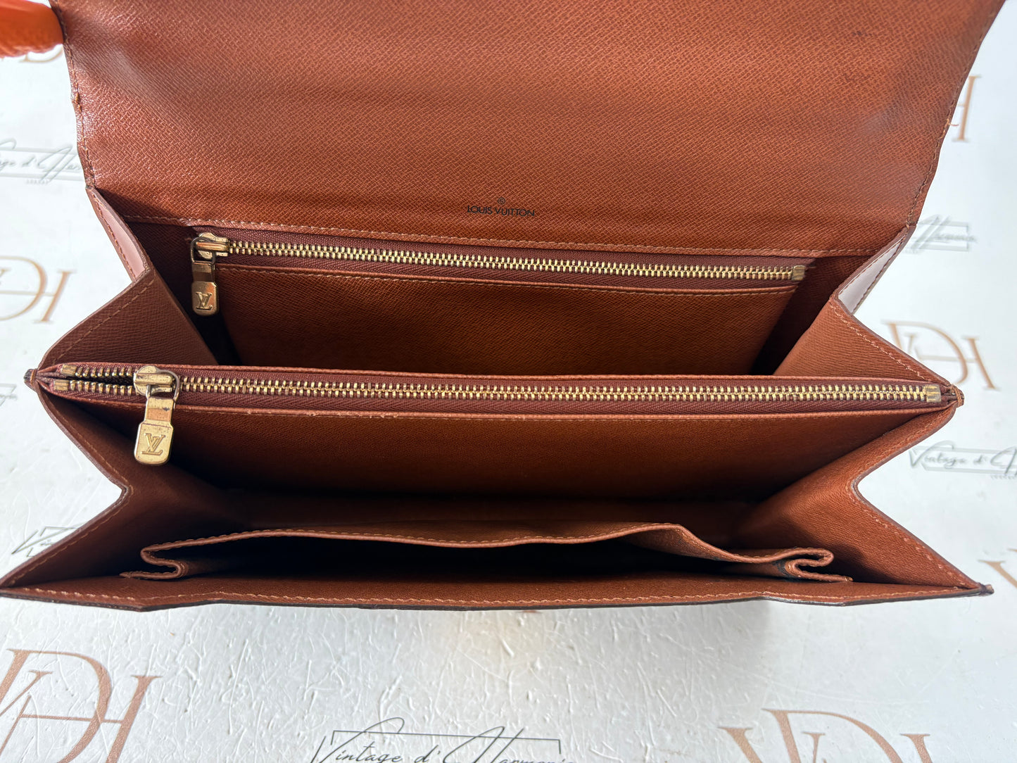 018271 - Louis Vuitton Concorde