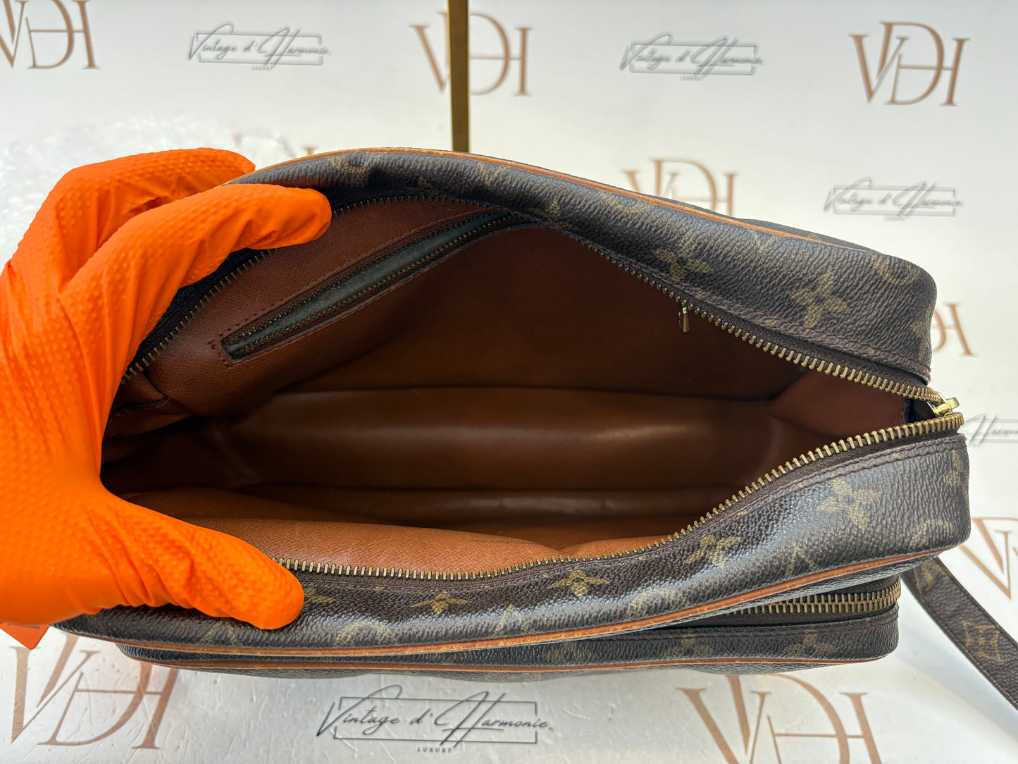 018197 - Louis Vuitton Nile