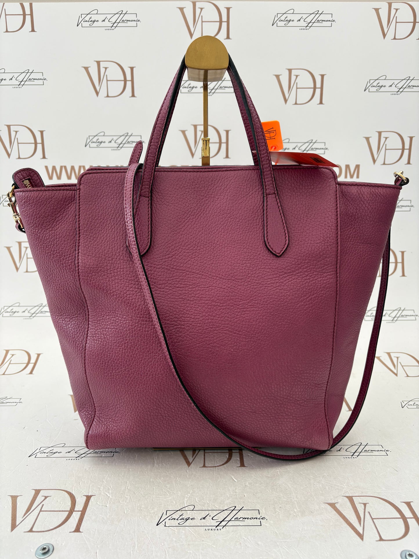 383625 - Gucci Swing
