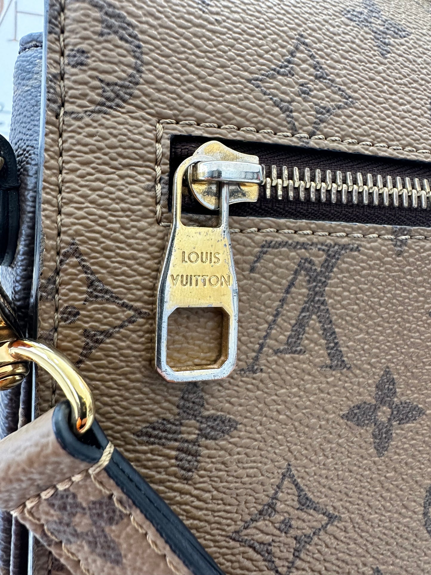 102326 - Louis Vuitton Metis Reverse