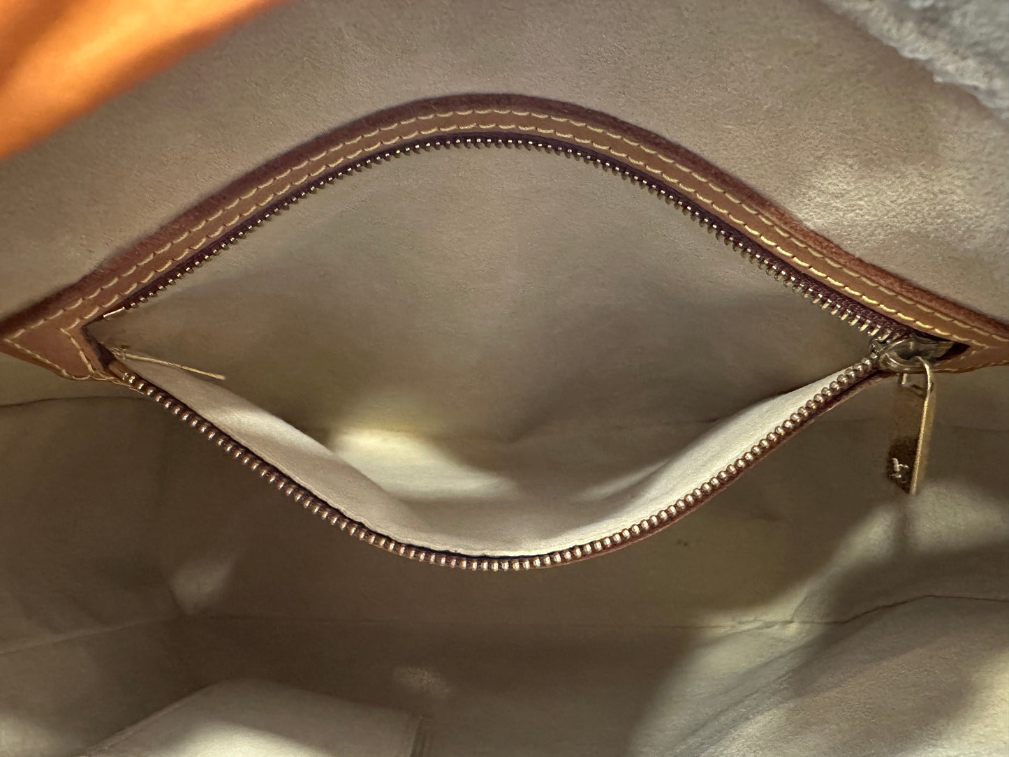 016911 - Louis Vuitton Looping GM
