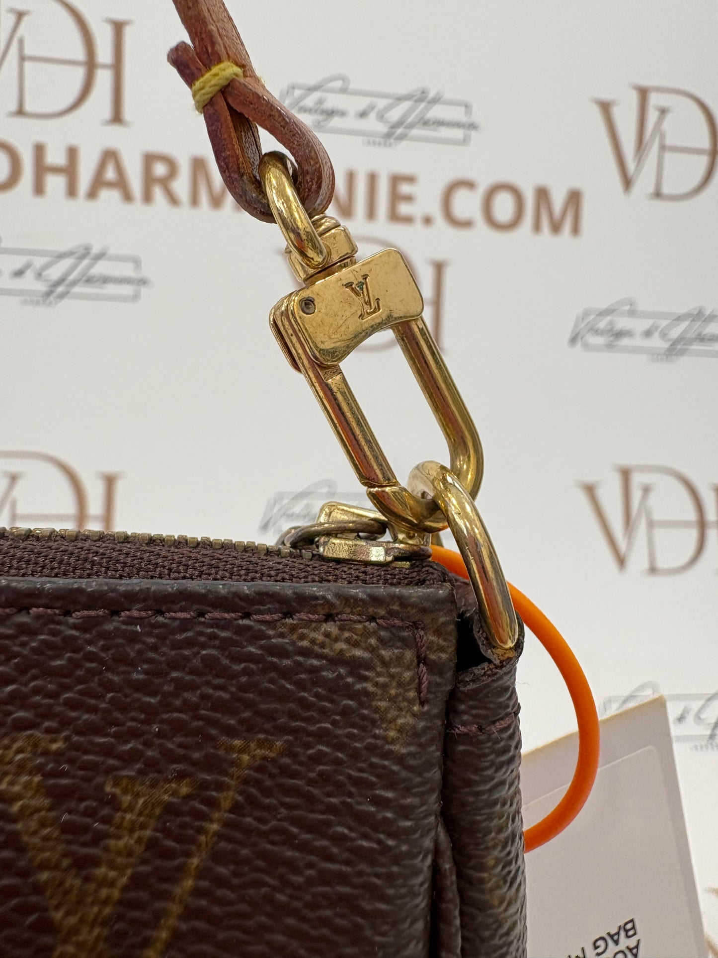 017890 - Louis Vuitton Pochette Accessoires