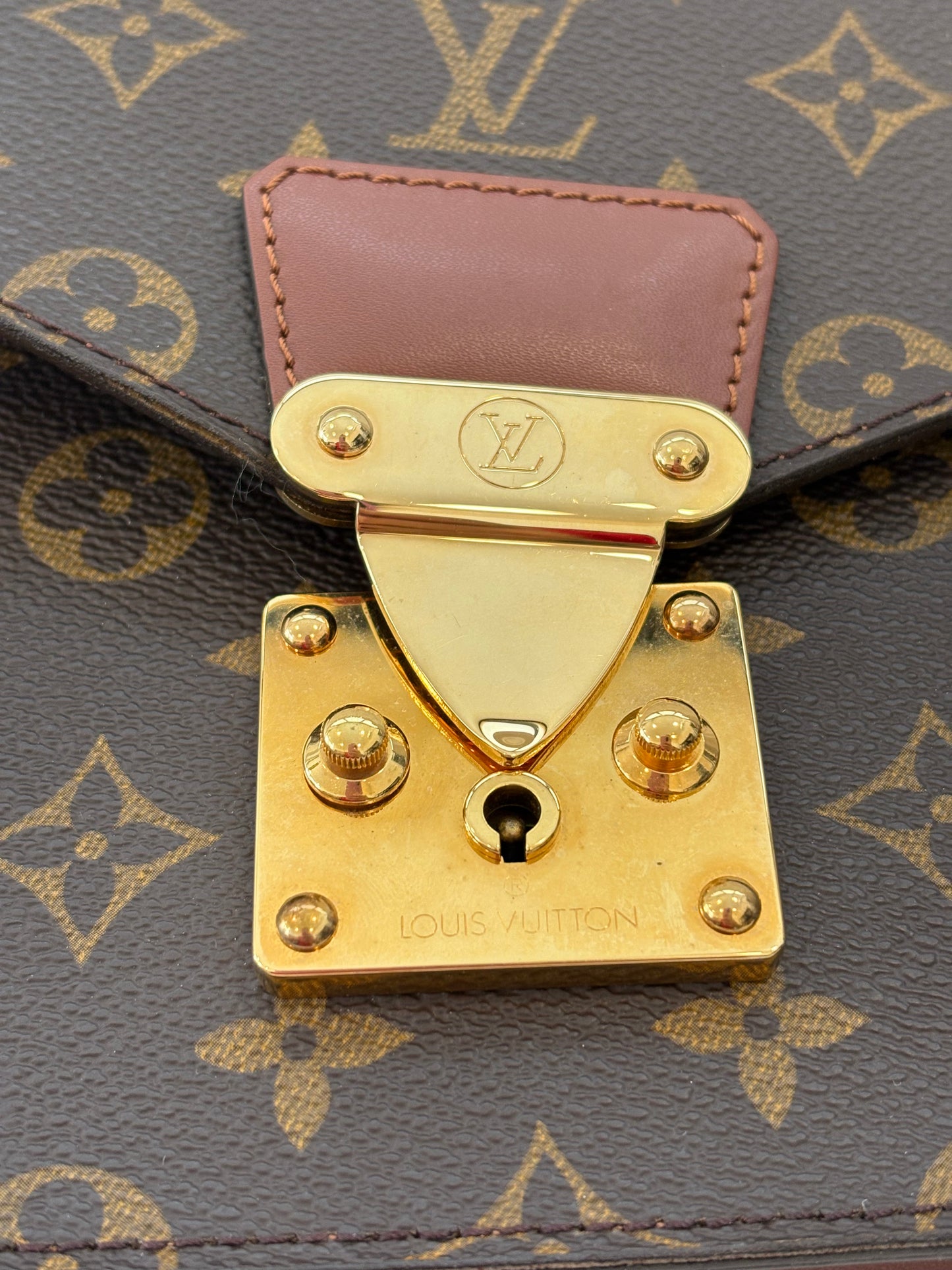 017120 - Louis Vuitton Concorde