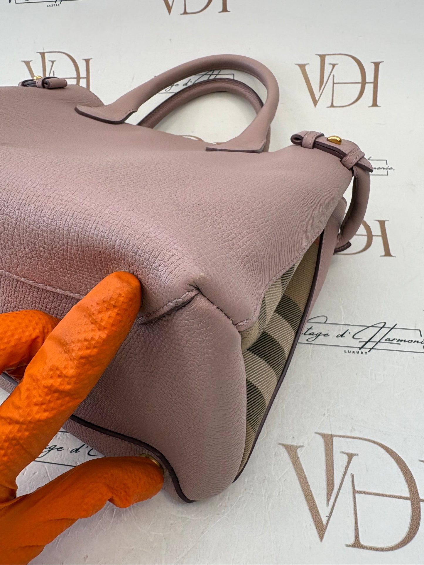 383288 - Burberry The Banner