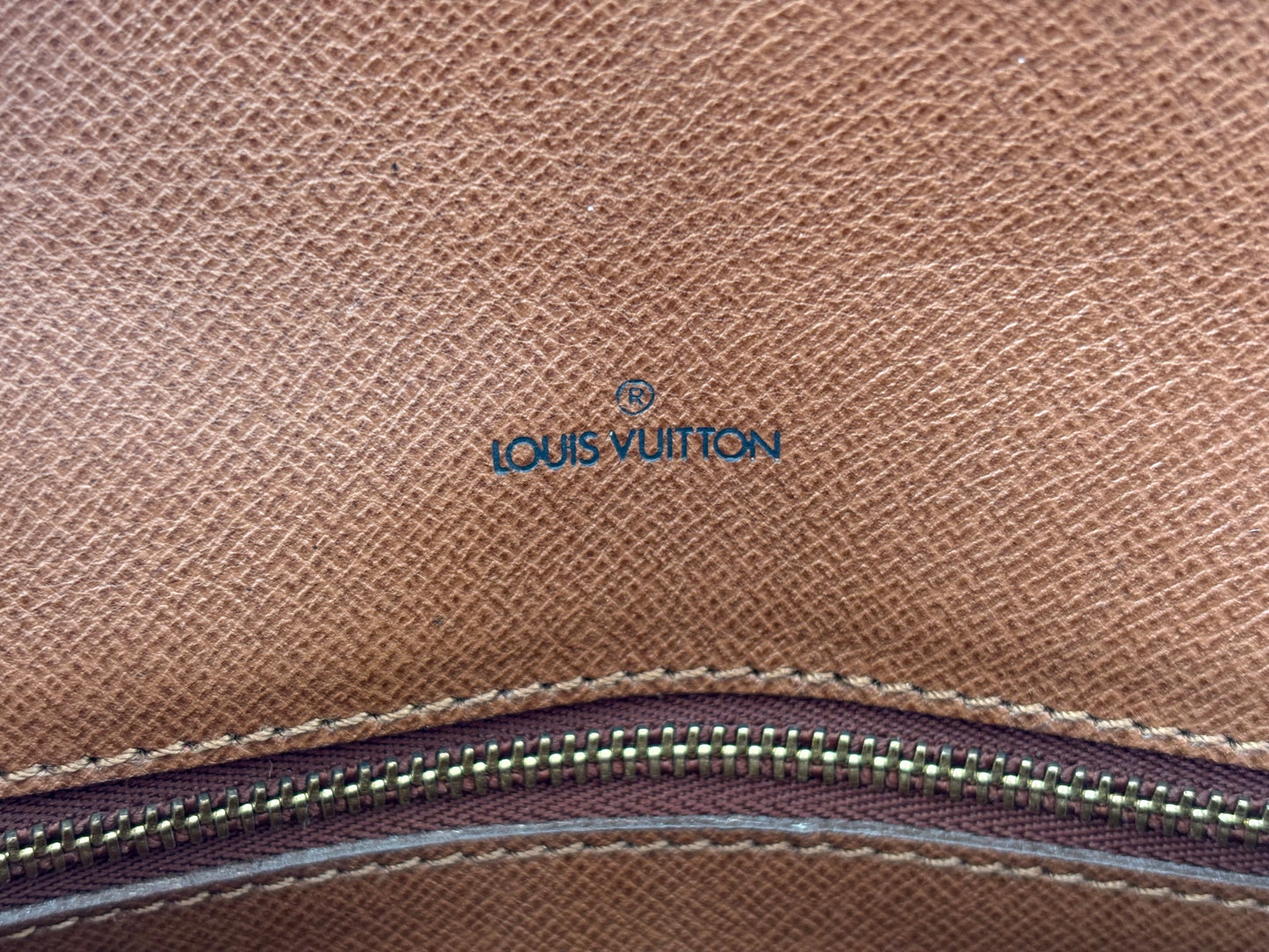 018385 - Louis Vuitton Chantilly PM