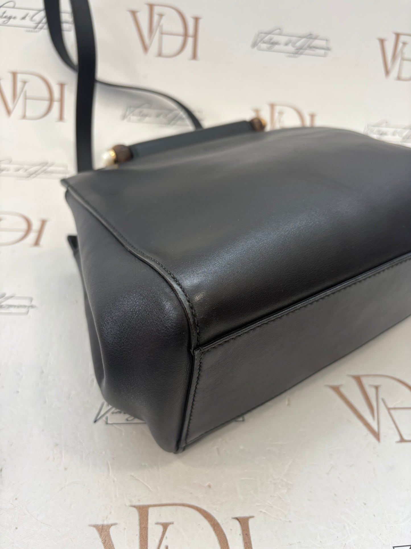 384270 - Gucci Nymphaea
