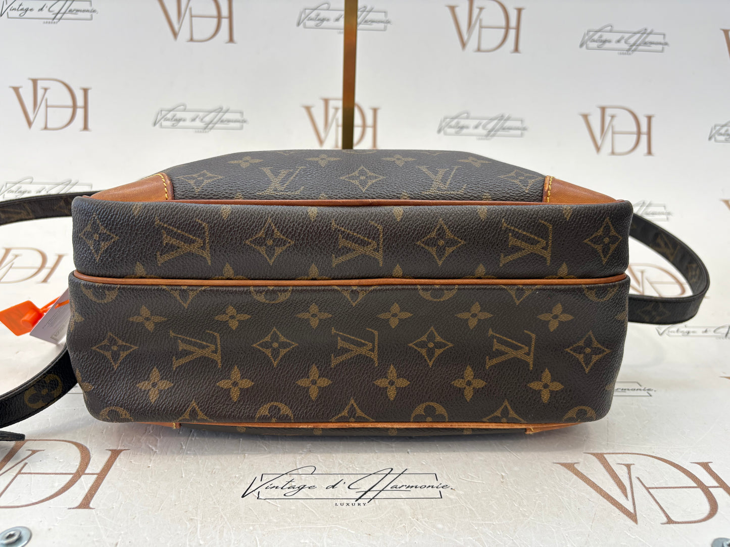018197 - Louis Vuitton Nile