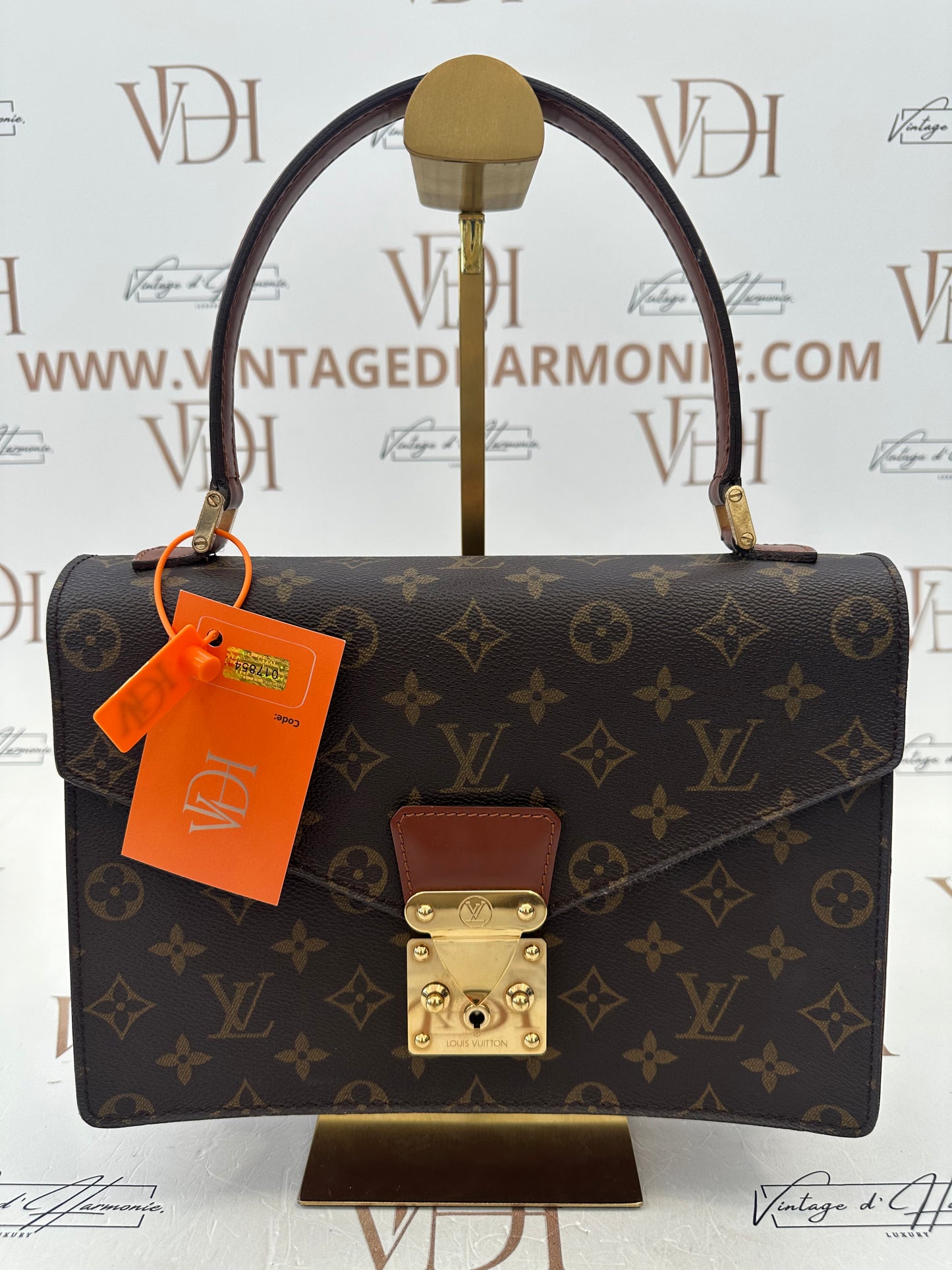 017854 - Louis Vuitton Concorde