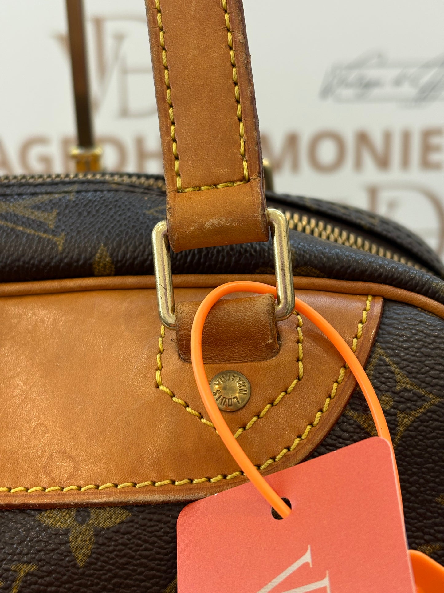 200979 - Louis Vuitton Excursion”