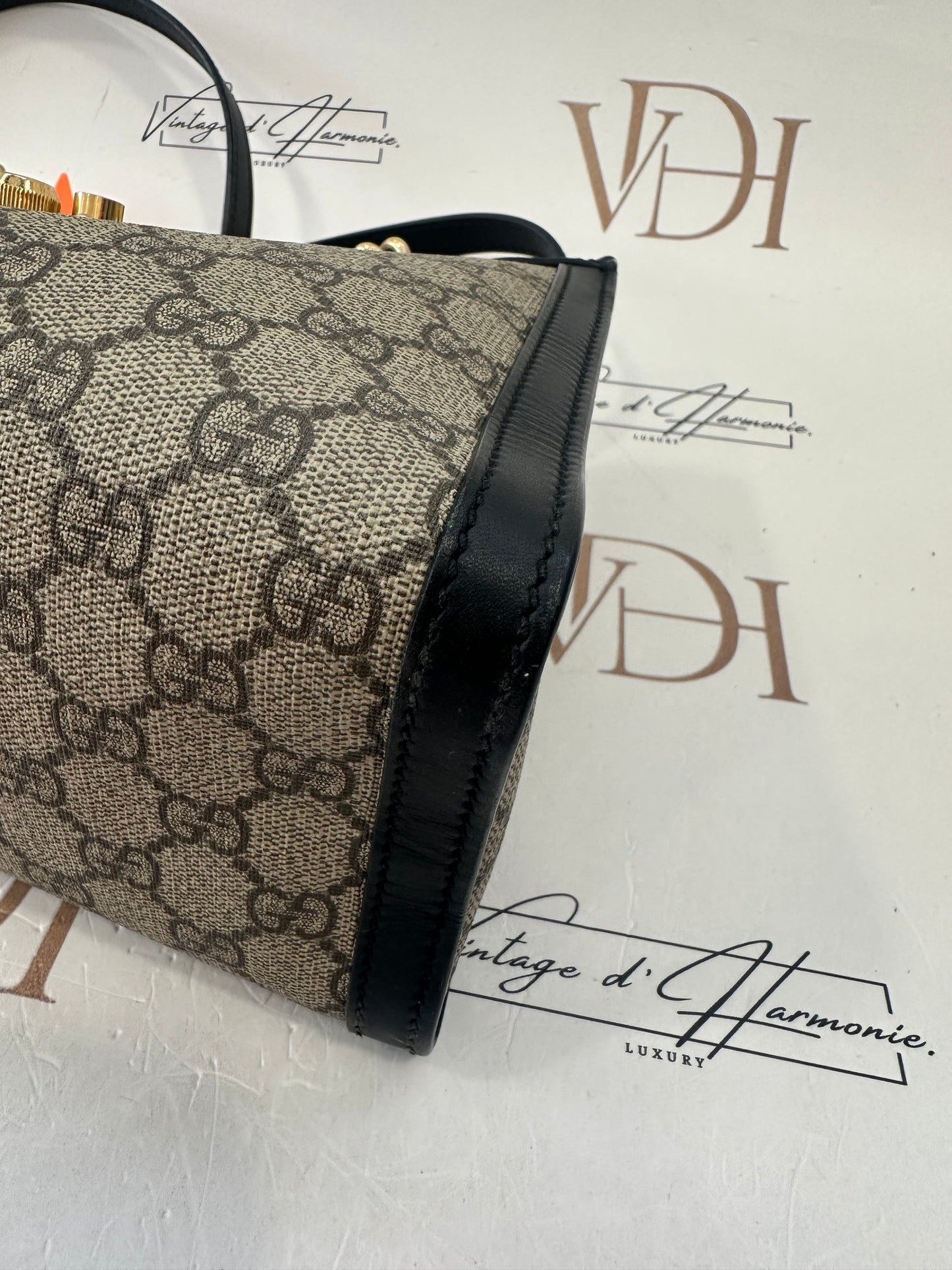382218 - Gucci Padlock